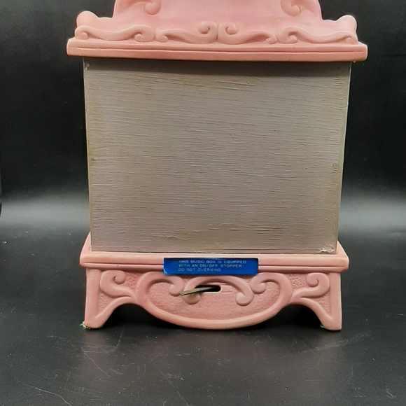 Schmid Kitty Cucumber Thimble Musical Display Case - Picture 4 of 8